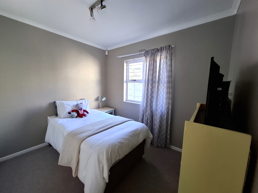 To Let 4 Bedroom Property for Rent in Sunningdale Western Cape